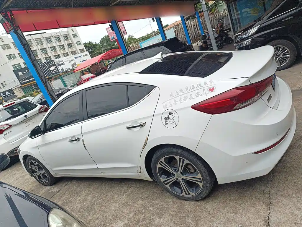 Hyundai Elantra — миниатюра 5