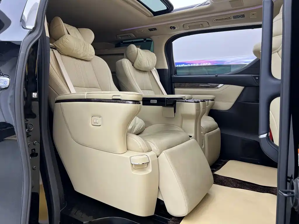 Toyota Alphard — миниатюра 42