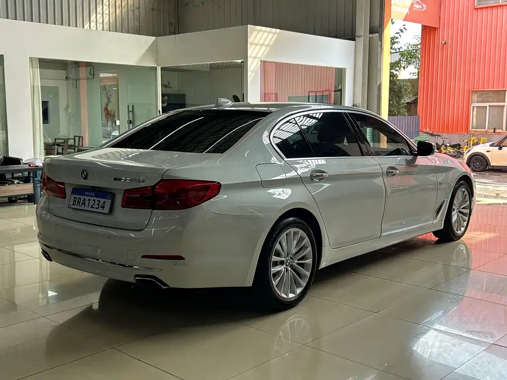 BMW 5 Series — миниатюра 16