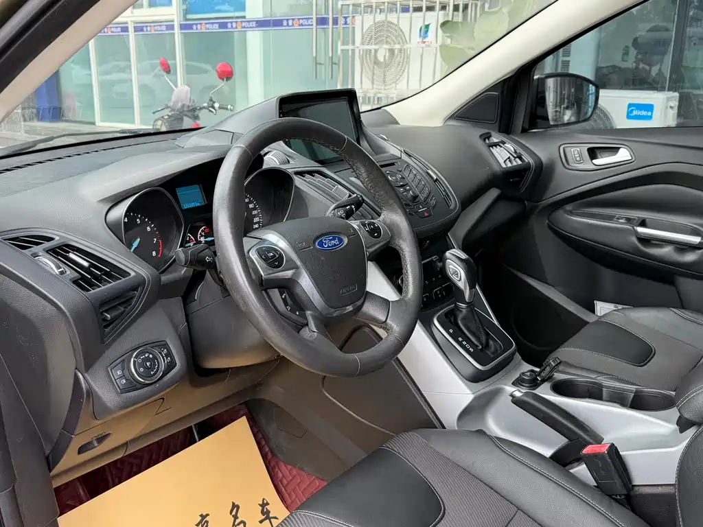 Ford Kuga — миниатюра 8