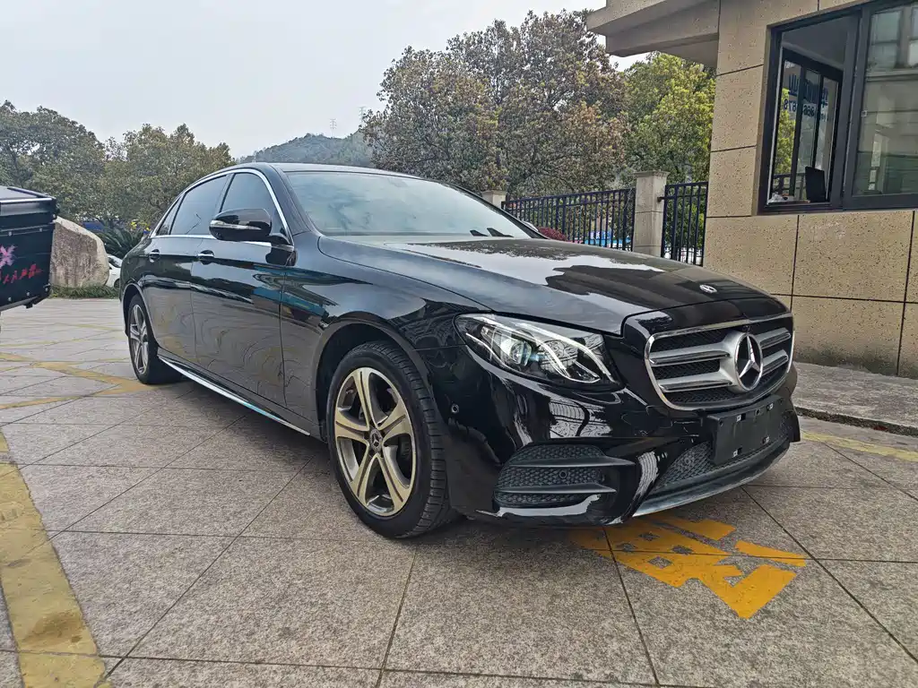 Mercedes-Benz E-Class — миниатюра 3