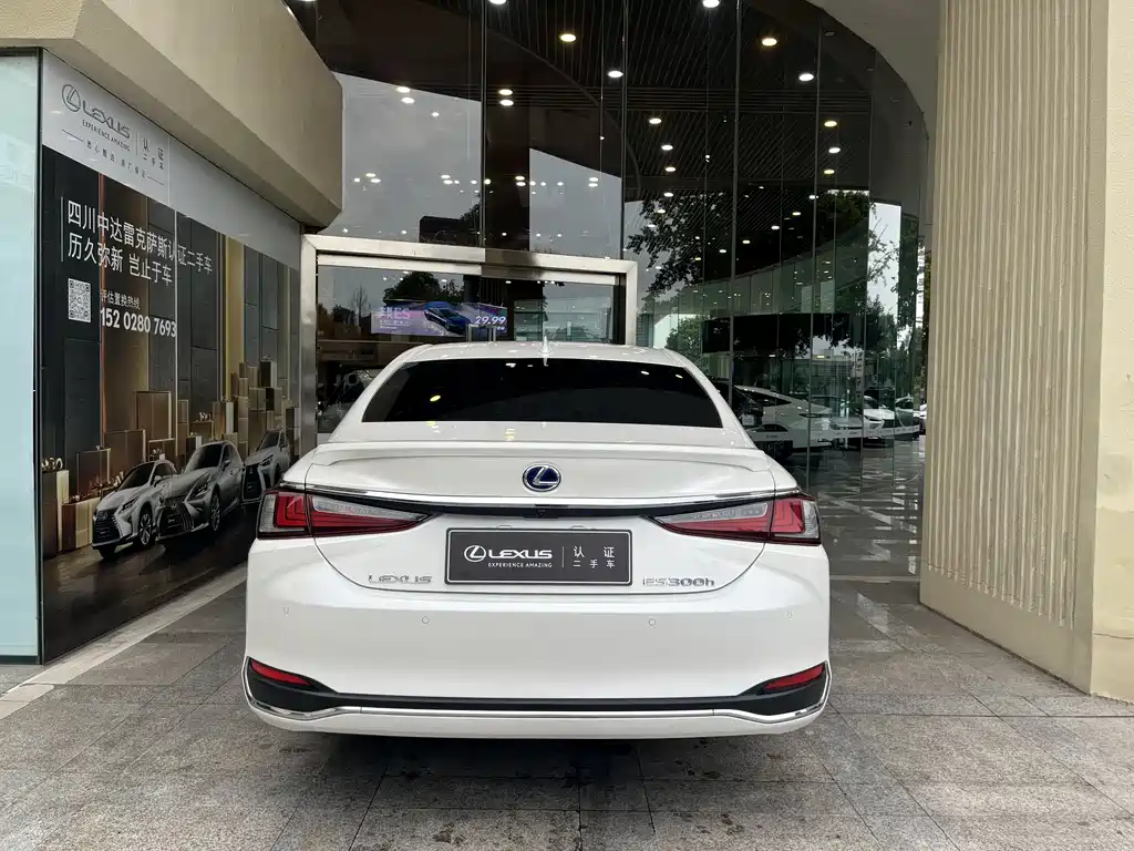 Lexus ES 2021 300h
