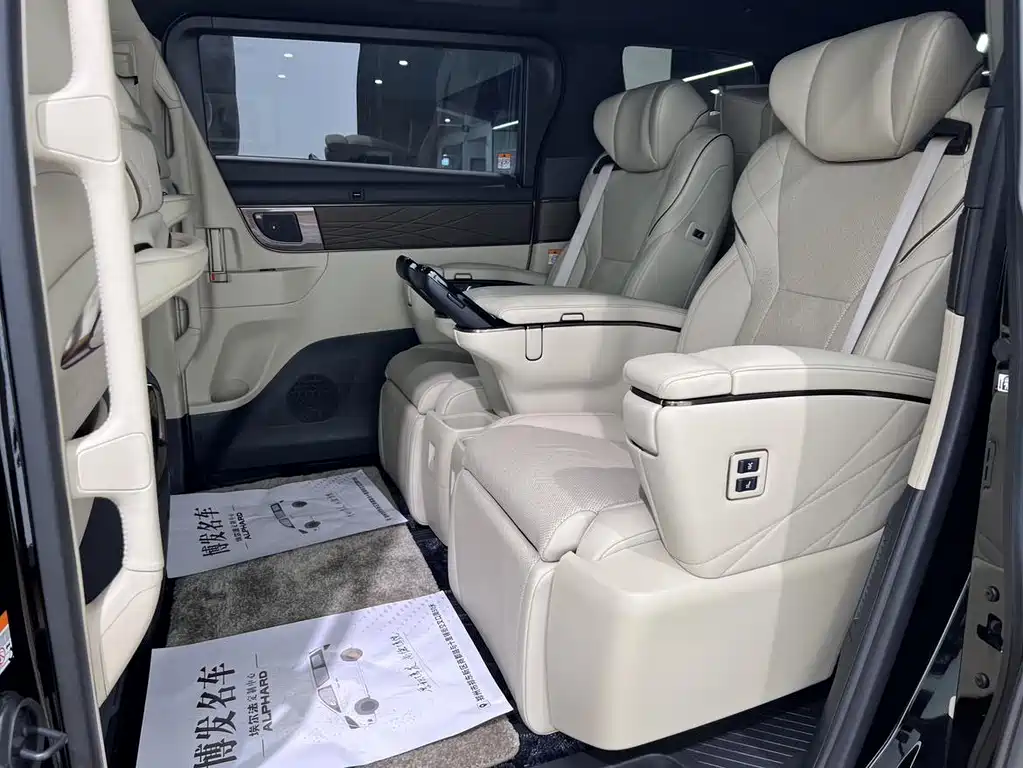 Toyota Vellfire — миниатюра 12