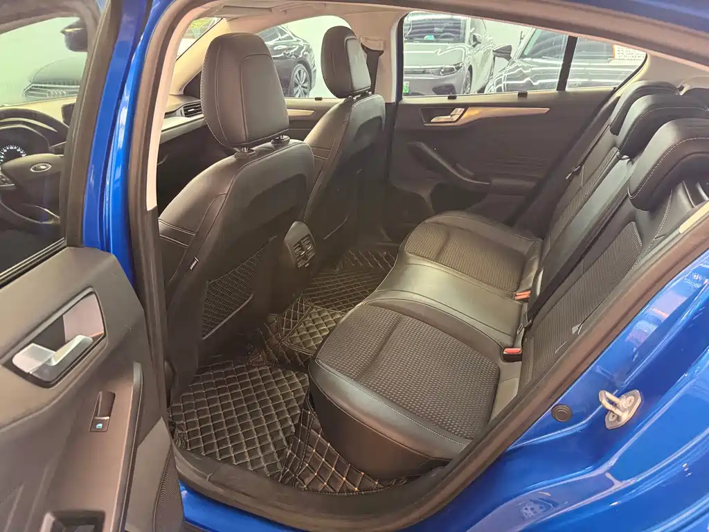 Ford Focus — миниатюра 8