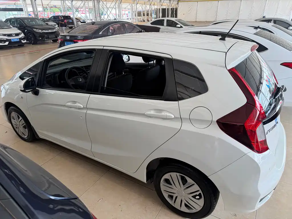 Honda Fit — миниатюра 9