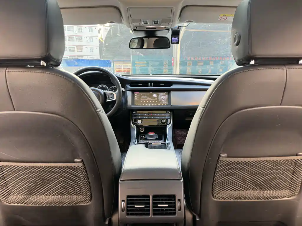 Jaguar XFL — миниатюра 13