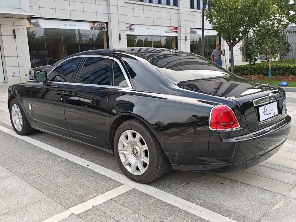 Rolls-Royce Ghost — миниатюра 3