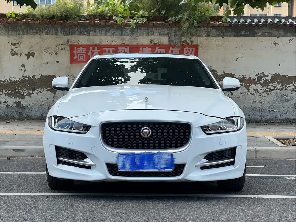 Jaguar XE — миниатюра 2