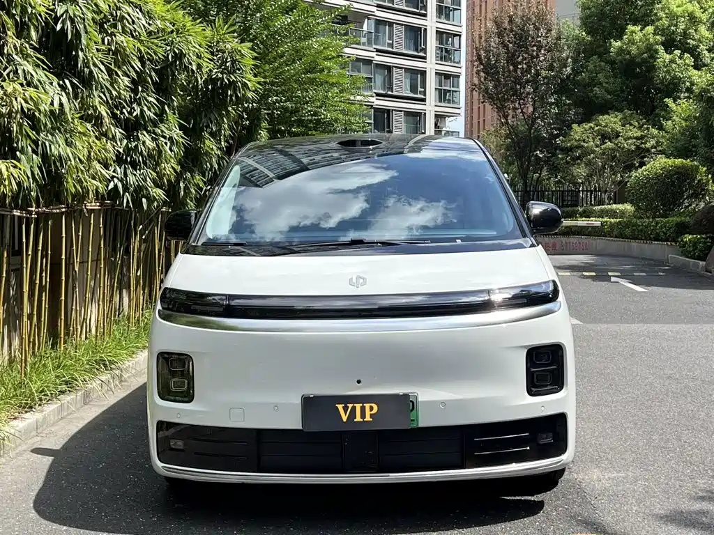 Leapmotor D99 2026 700