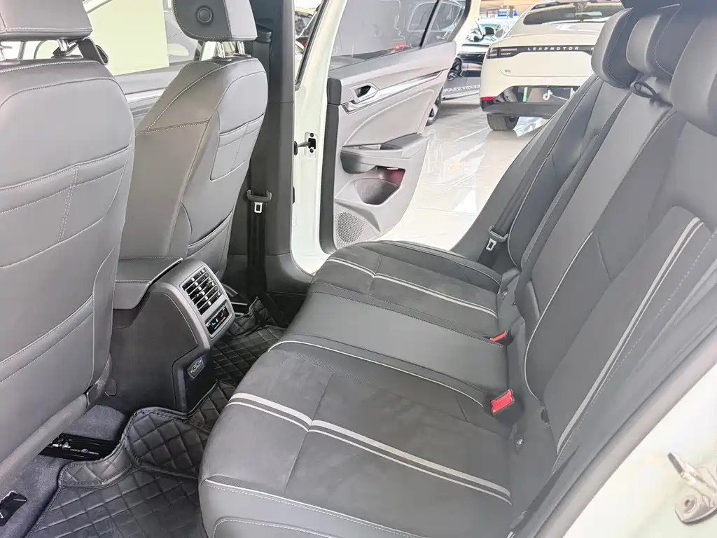 Volkswagen Golf — миниатюра 6