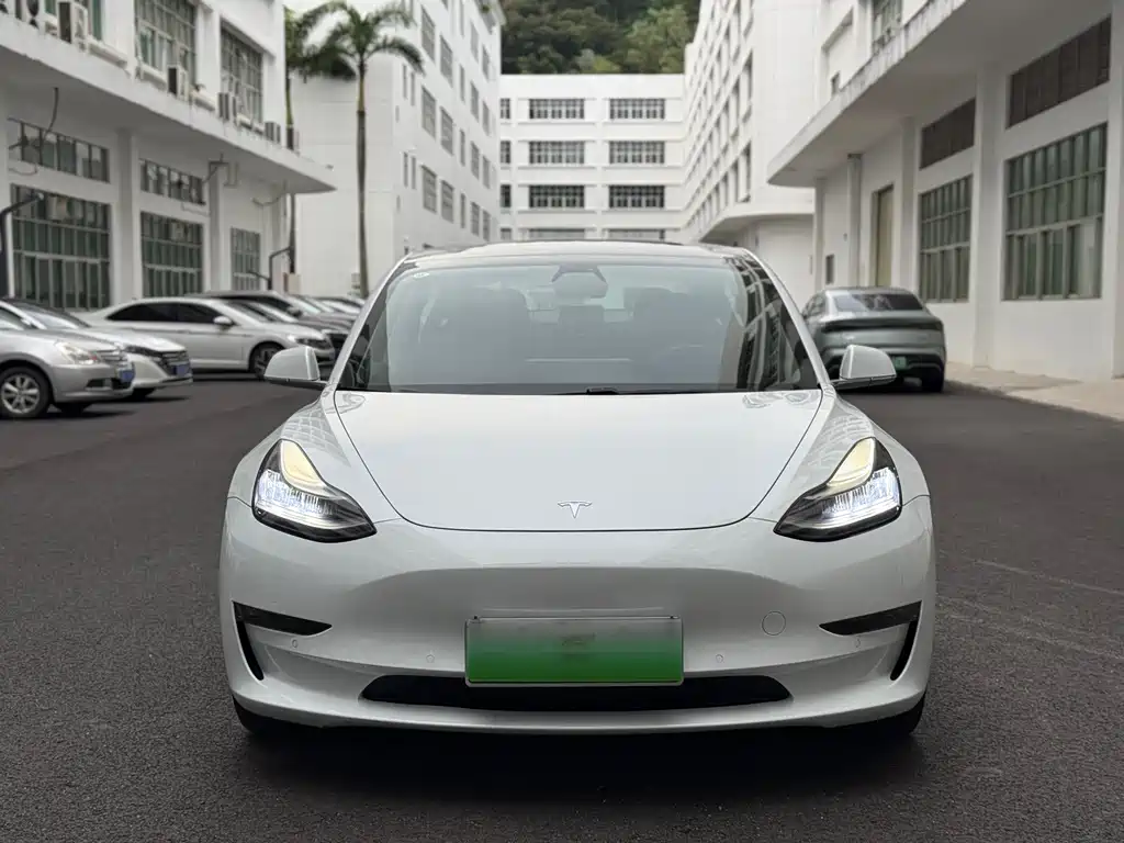 Tesla Model 3 — миниатюра 2