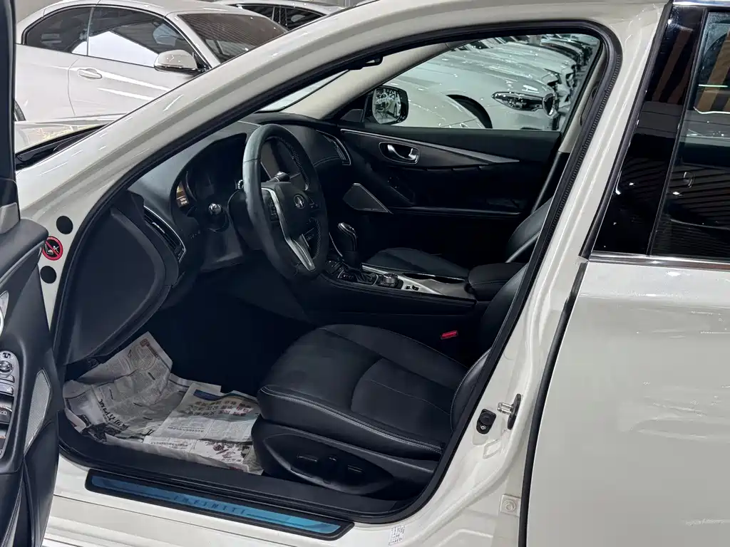 INFINITI Q50L