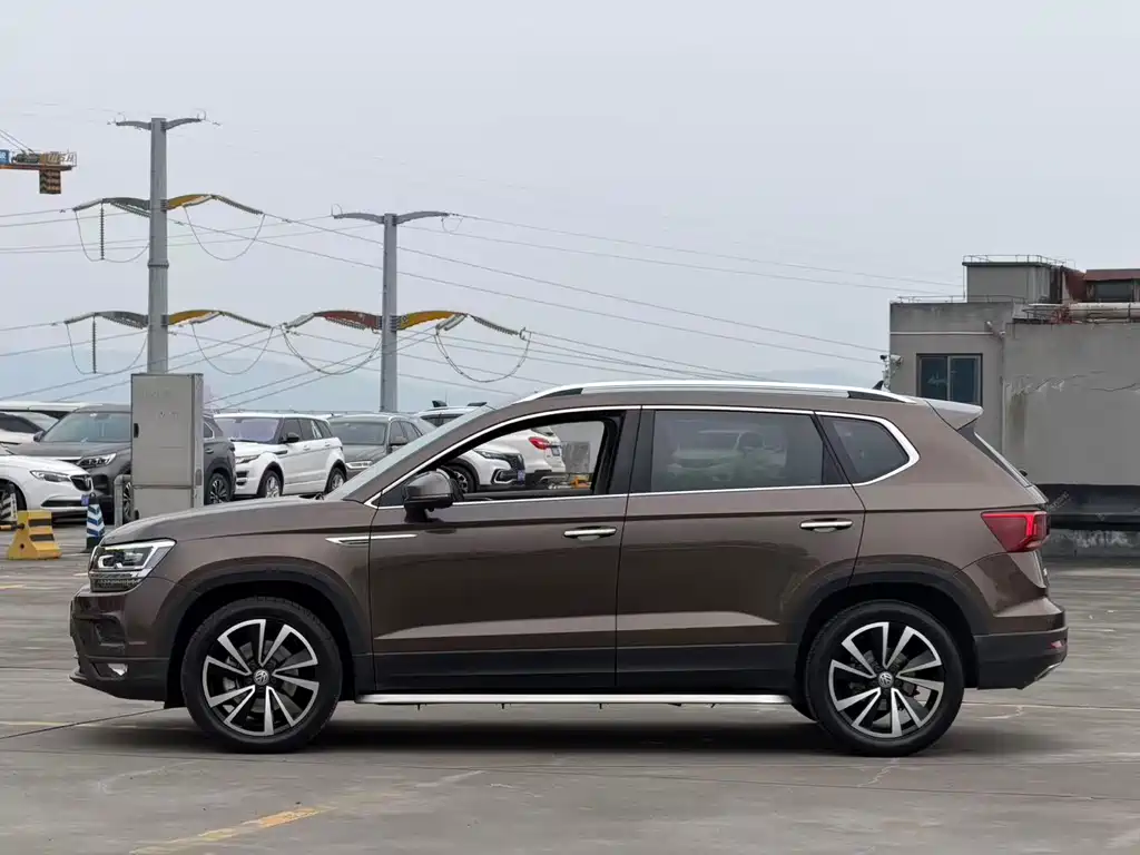 Volkswagen Tharu 2020 280TSI Luxury VI