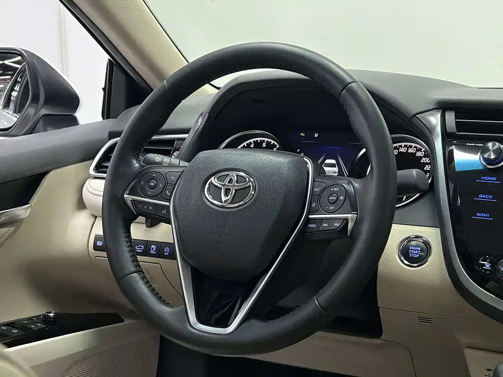 Toyota Camry — миниатюра 20