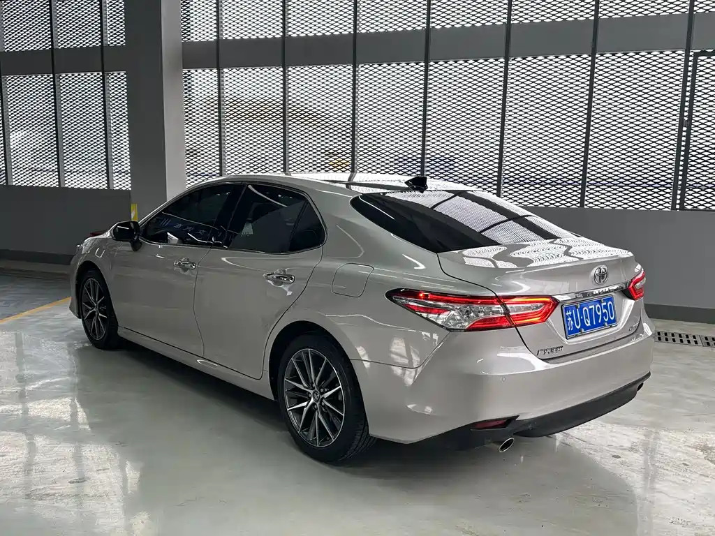 Toyota Camry 2021 2.5G Luxury