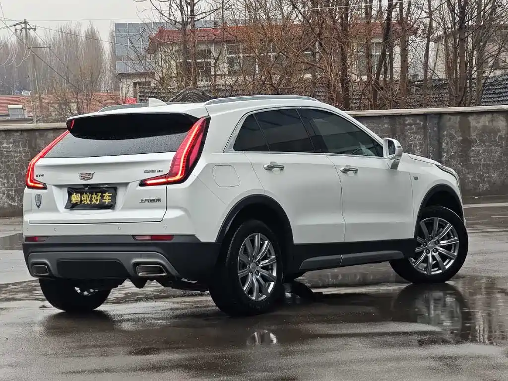 CADILLAC XT4