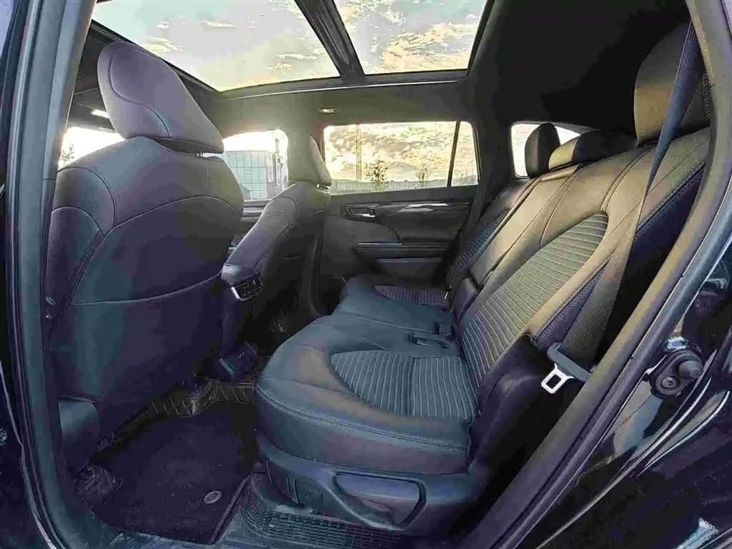 Toyota Crown Kluger — миниатюра 5