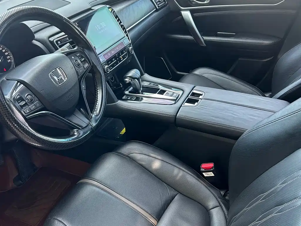 Honda UR-V 240TURBO 2WD Elegance Edition, фото 4