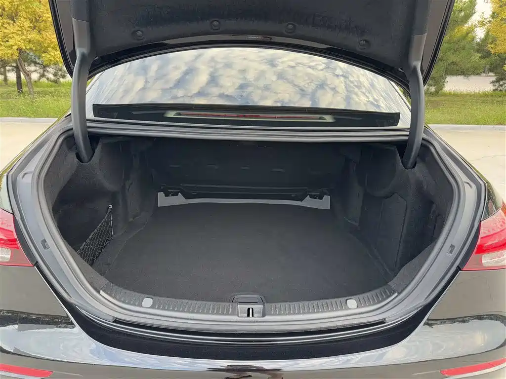 Mercedes-Benz E-Class — миниатюра 14