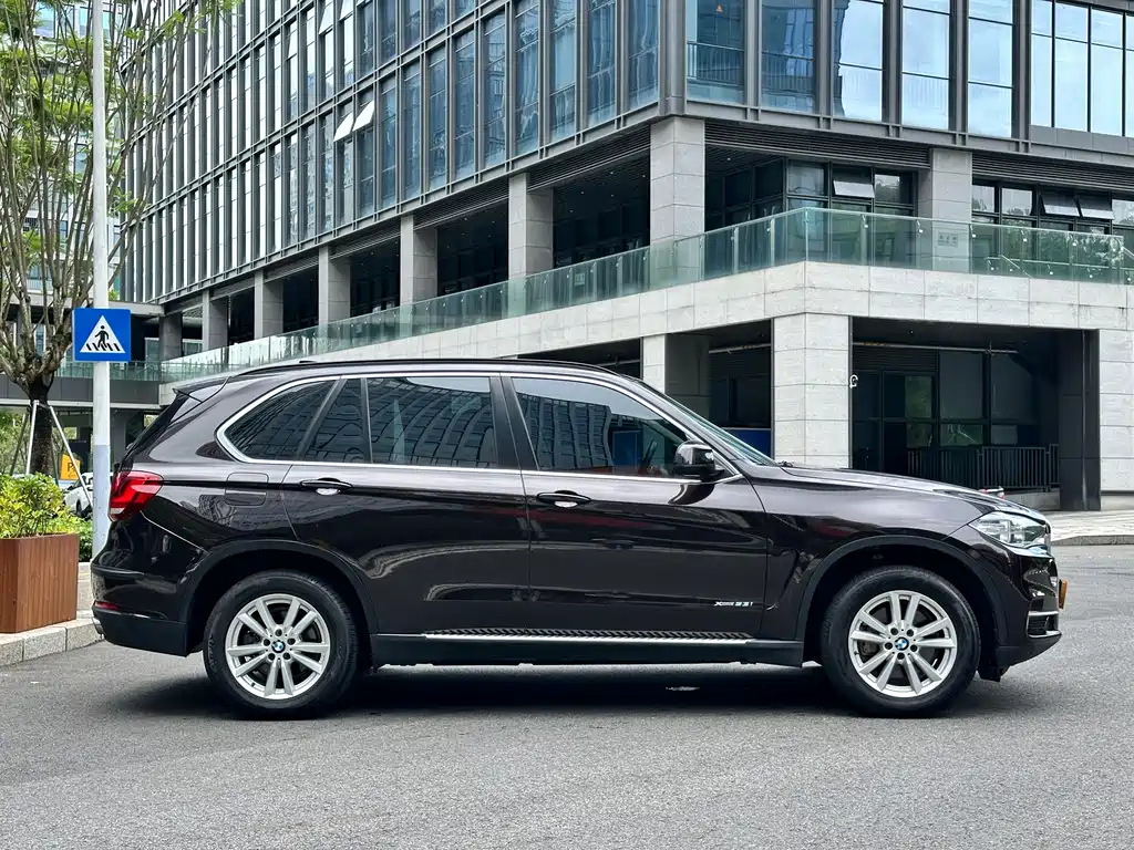 BMW X5 (Import) — миниатюра 7