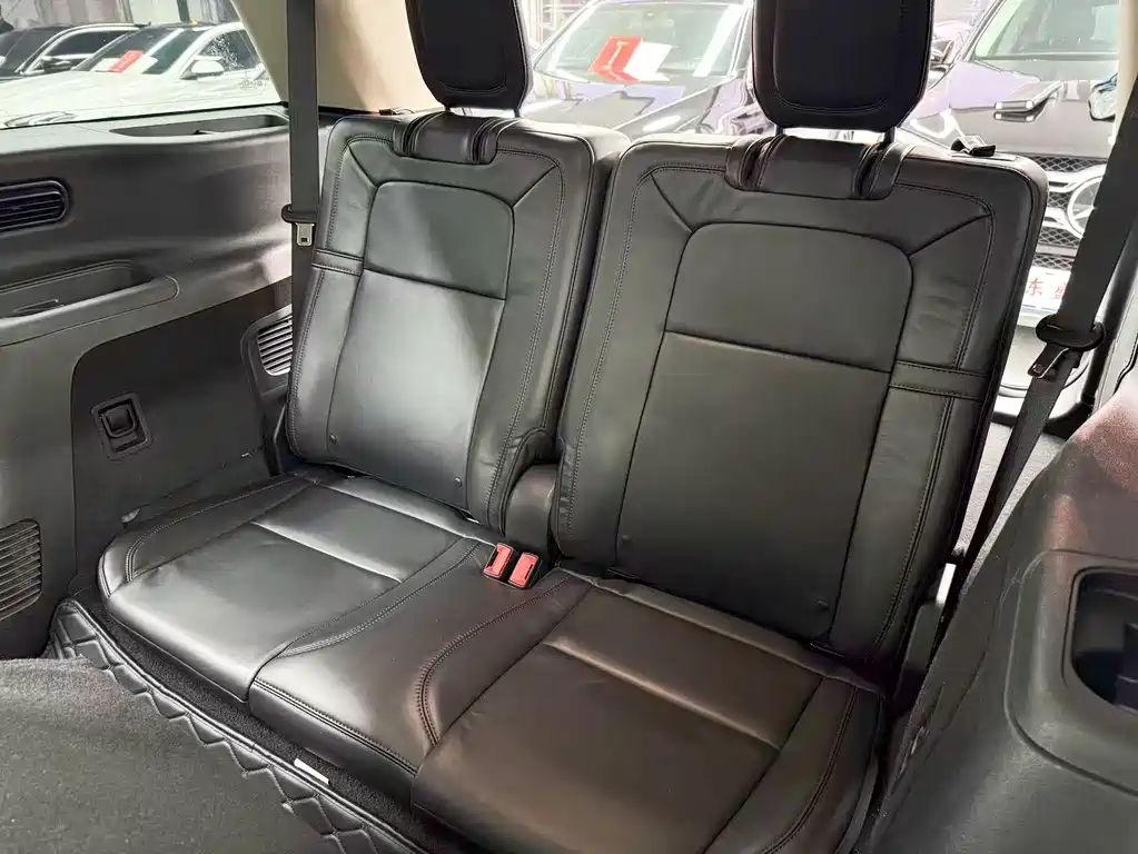 Lincoln Aviator — миниатюра 16