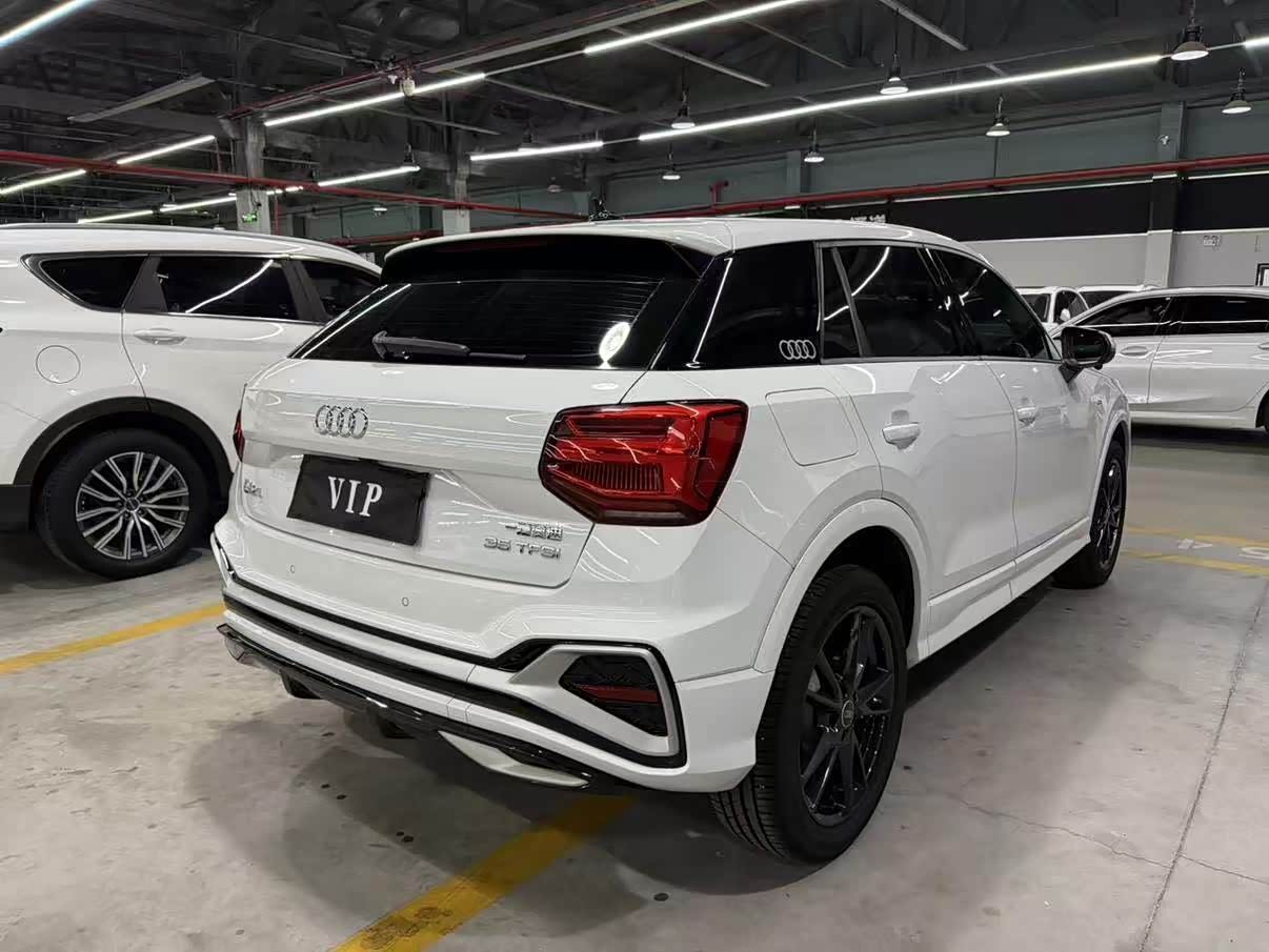 Audi Q2L 1.4 л 2022 г. Белый, пробег 14000 км