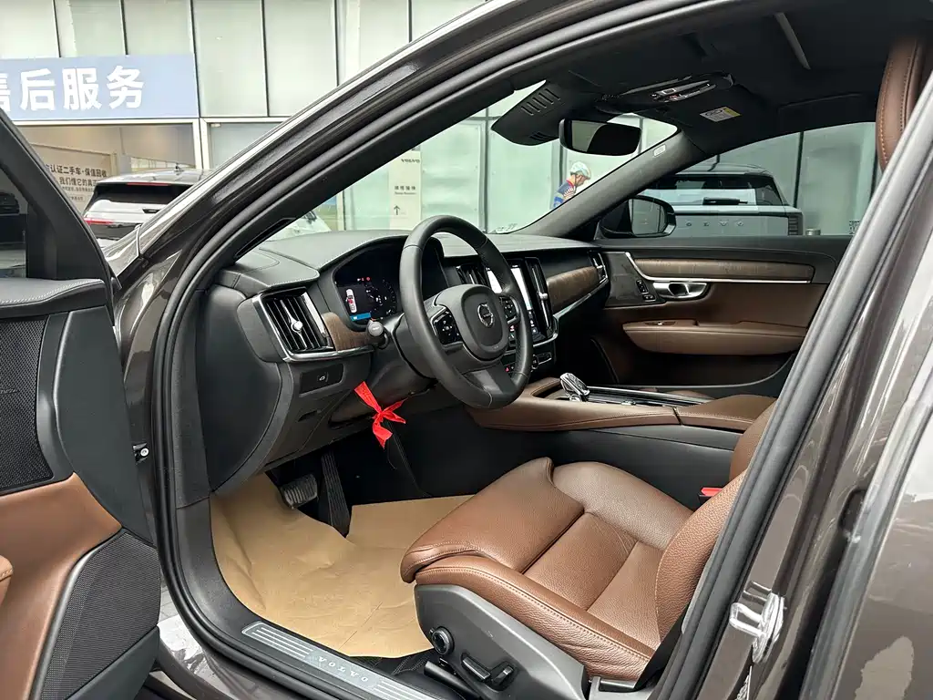Volvo S90 2024 B5 Luxury