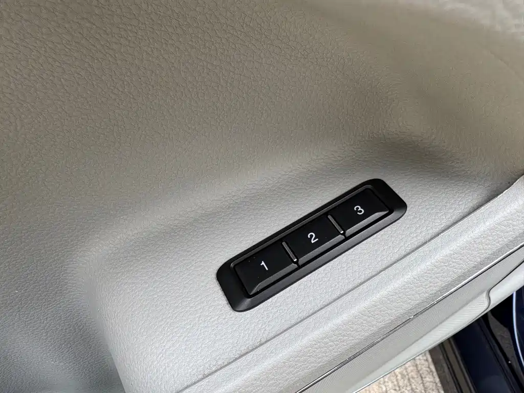 Hongqi Hongqi H7 — миниатюра 13