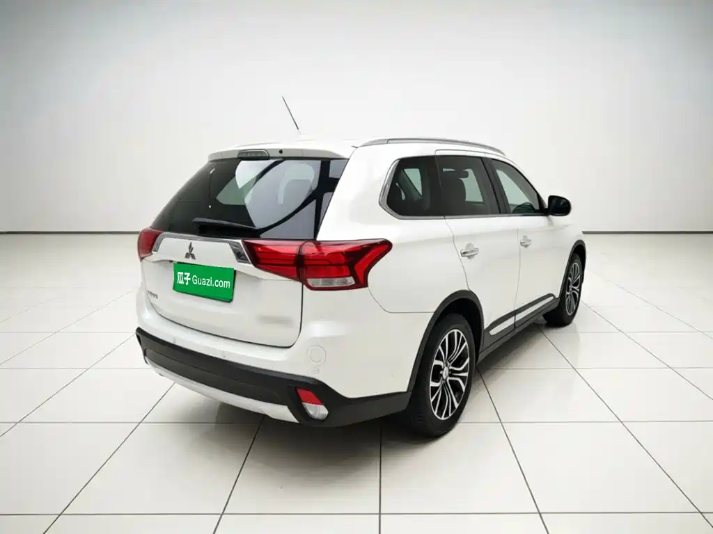Mitsubishi Outlander — миниатюра 6