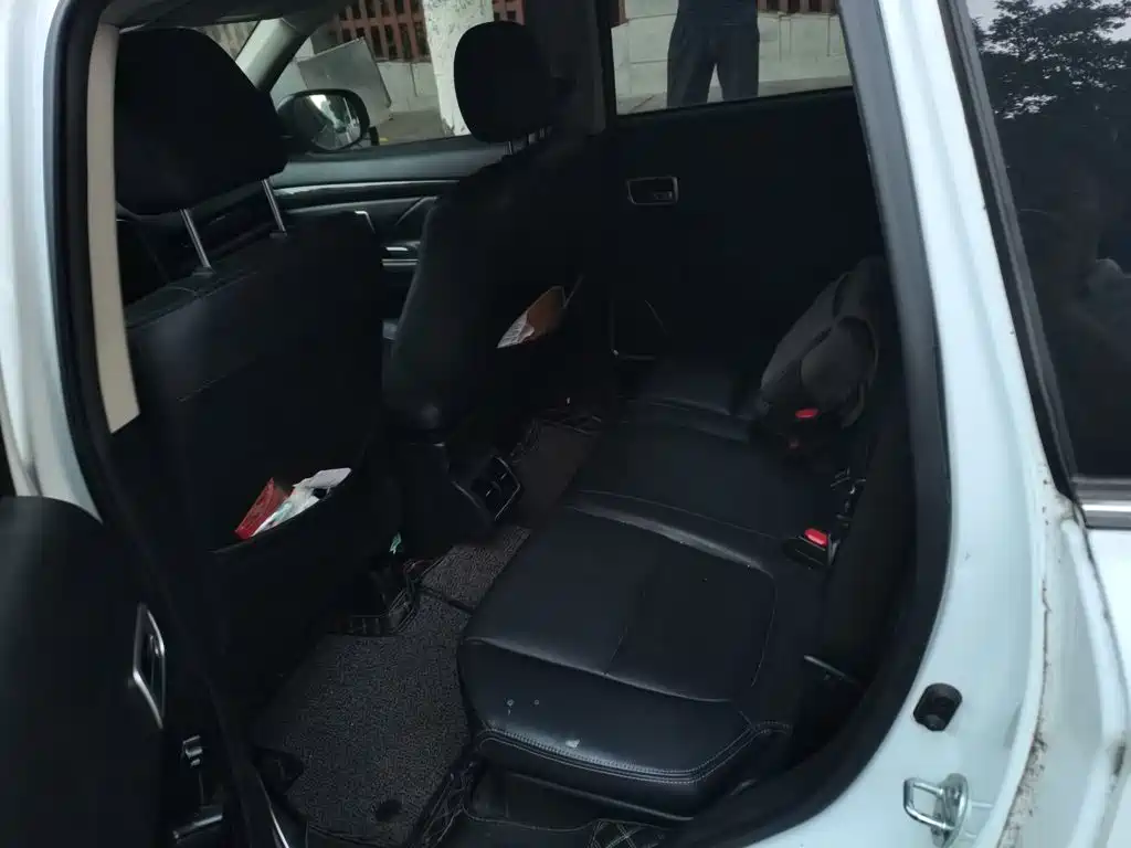 Mitsubishi Outlander — миниатюра 18