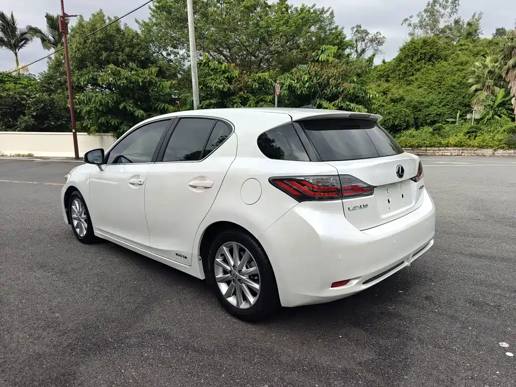 Lexus CT — миниатюра 11