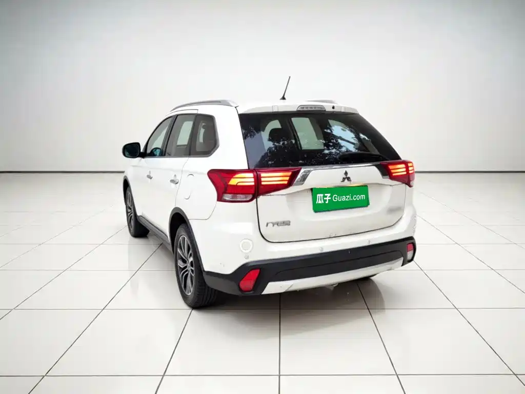 Mitsubishi Outlander — миниатюра 4