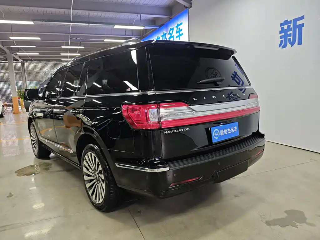 Lincoln Navigator — миниатюра 17