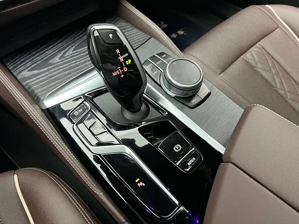 BMW 5 Series — миниатюра 15