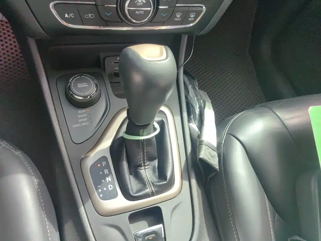 Jeep Cherokee — миниатюра 10