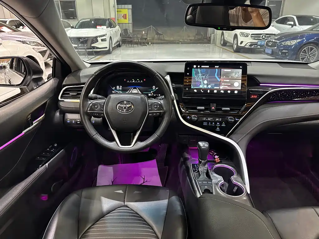 Toyota Camry — миниатюра 12