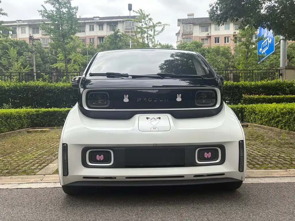 Baojun E300 — миниатюра 2