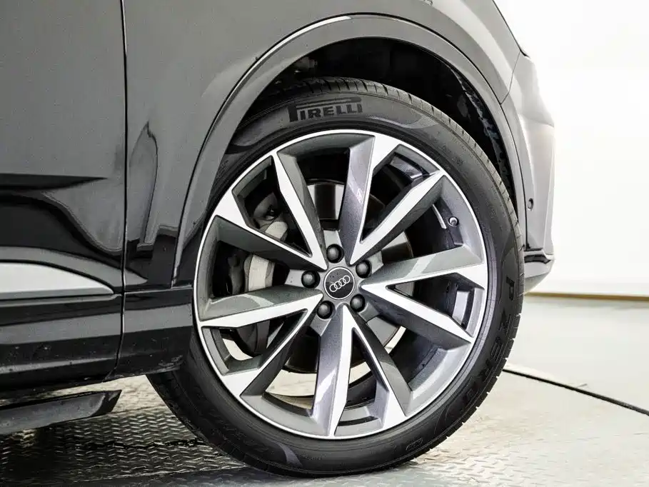 Audi Q7 2023 55 TFSI quattro S line Sport