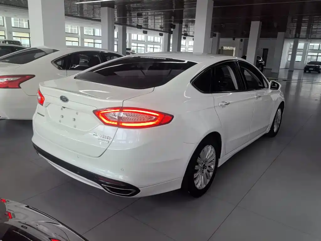Ford Mondeo — миниатюра 7