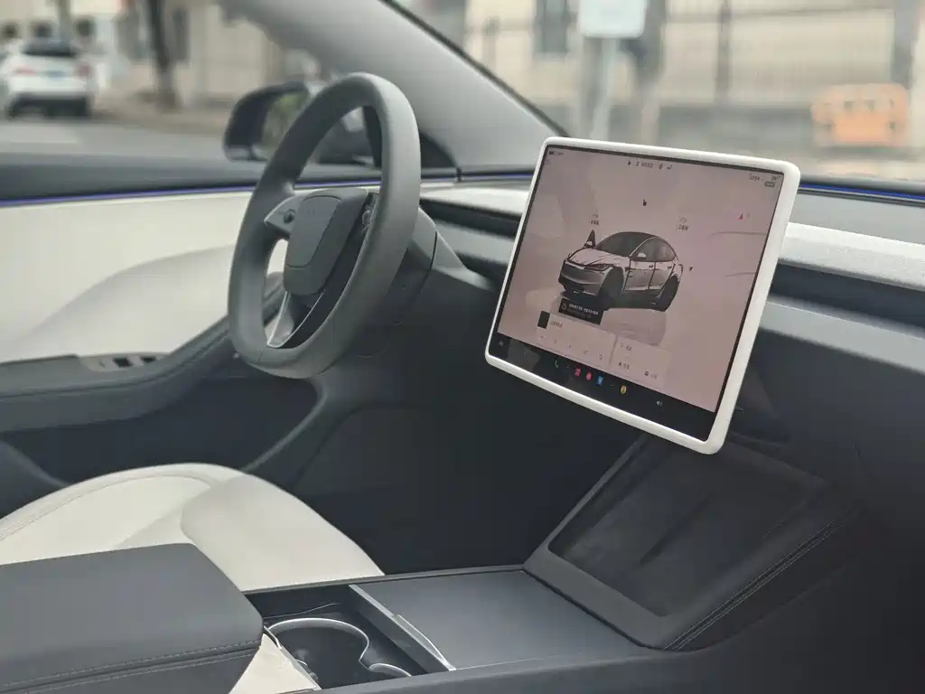 Tesla Model 3 — миниатюра 9