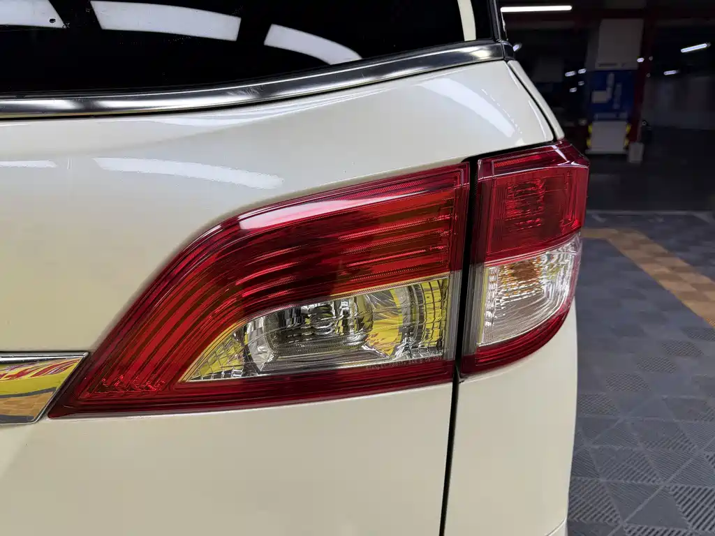 Nissan Quest — миниатюра 20