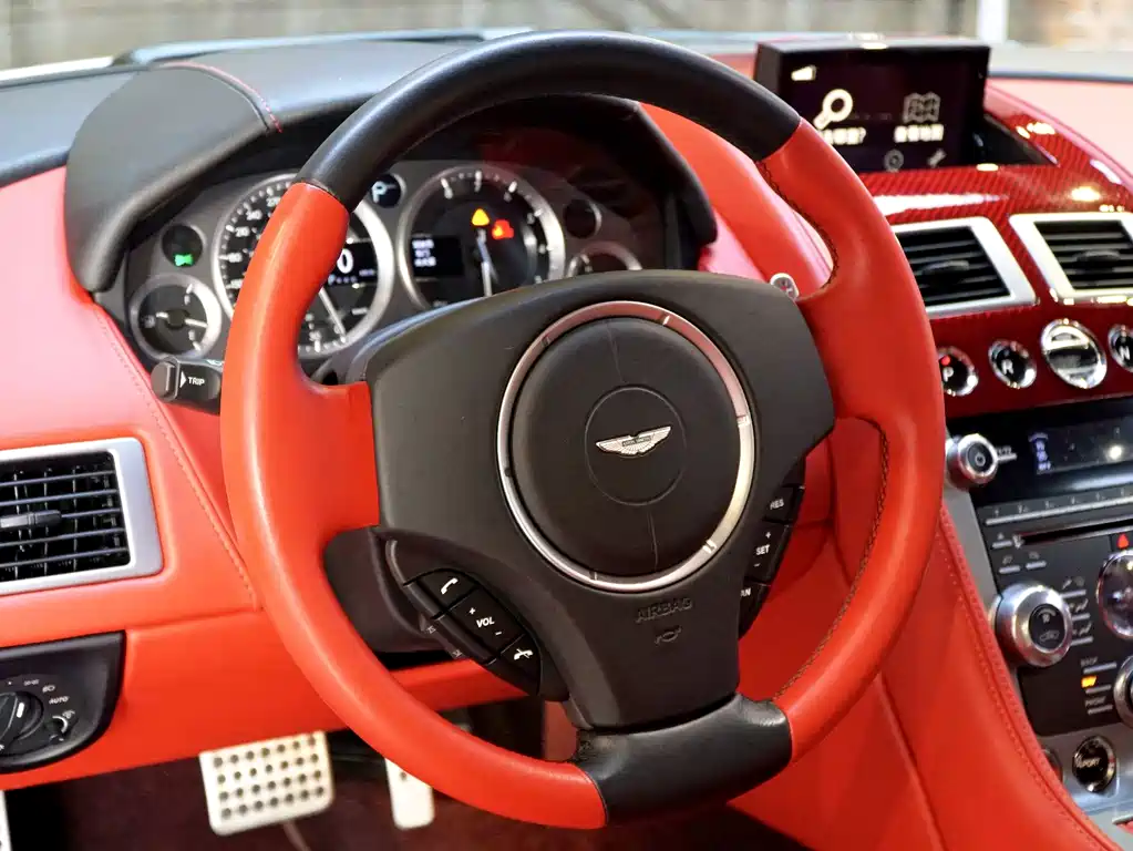 Aston Martin DB9 — миниатюра 14