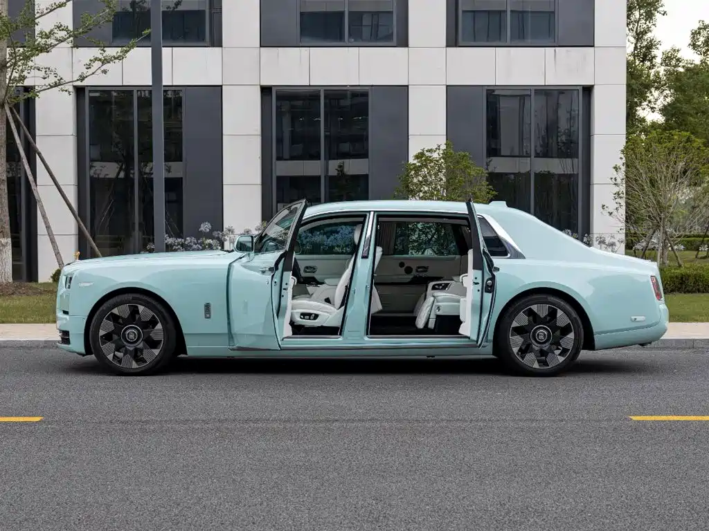 Rolls-Royce Phantom — миниатюра 8