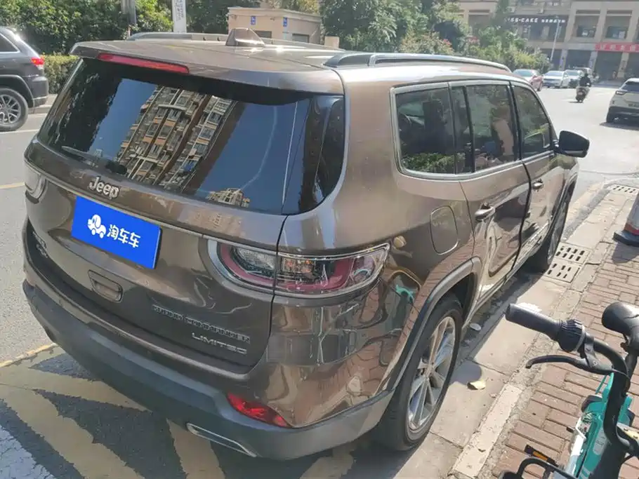 JEEP GRAND COMMANDER