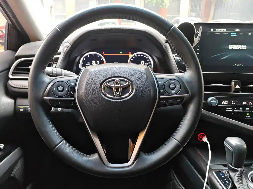 Toyota Camry — миниатюра 3