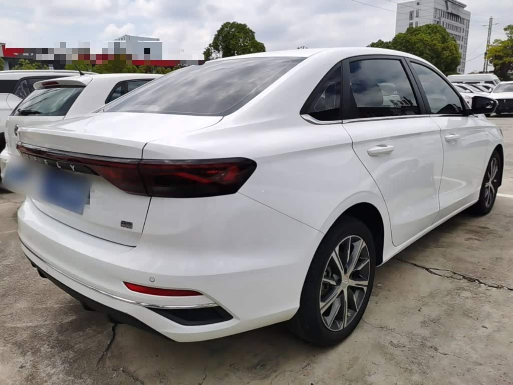 Geely Emgrand 1.5 л 2024 г. Белый, пробег 30099 км
