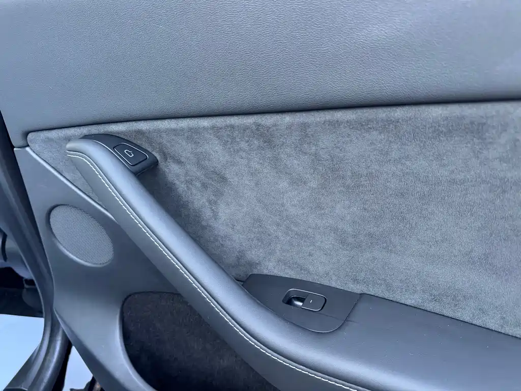 Tesla Model Y — миниатюра 15