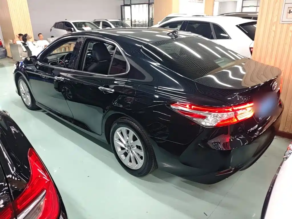 Toyota Camry — миниатюра 5