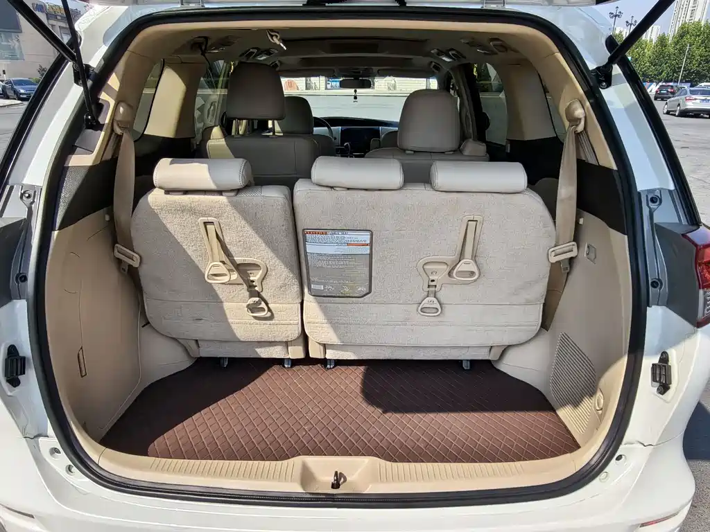 Toyota Previa — миниатюра 6