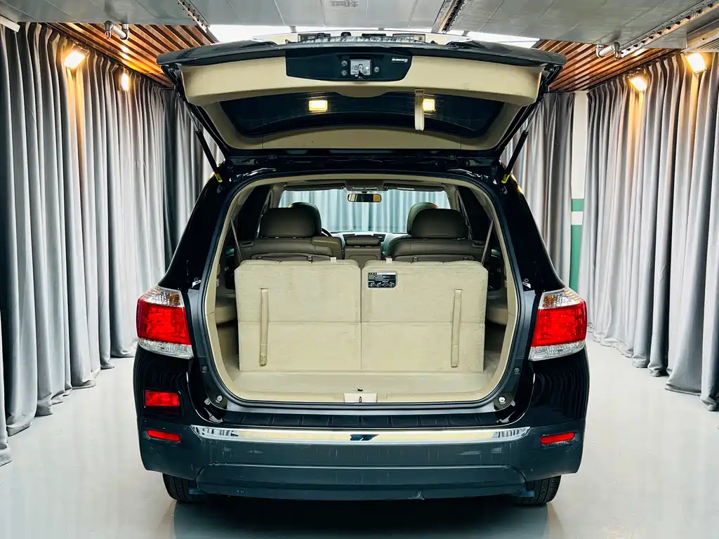 Toyota Highlander 2012 2.7L 7 мест Luxury